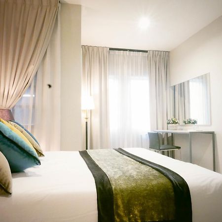 Country Inn Kulai Bagian luar foto