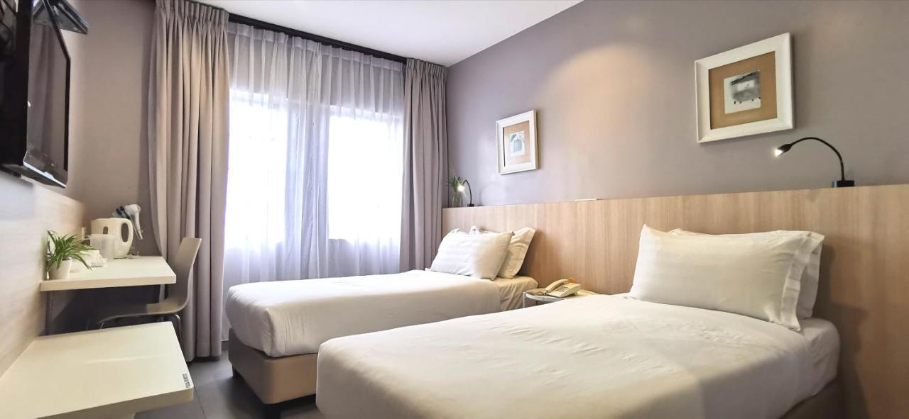 Country Inn Kulai Bagian luar foto