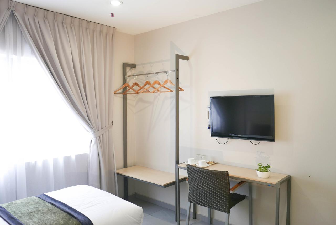 Country Inn Kulai Bagian luar foto