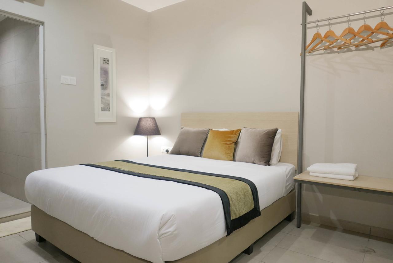 Country Inn Kulai Bagian luar foto