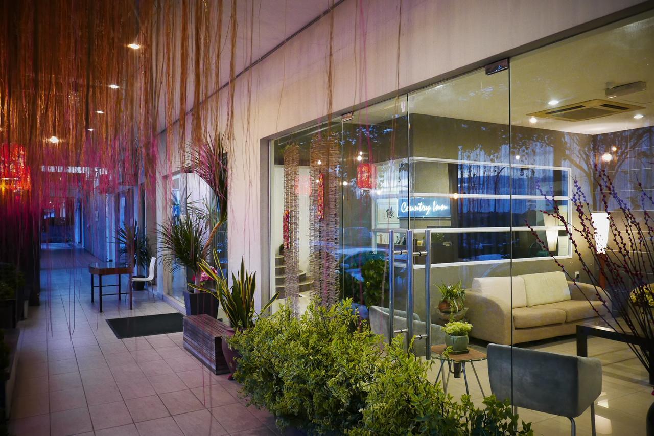 Country Inn Kulai Bagian luar foto