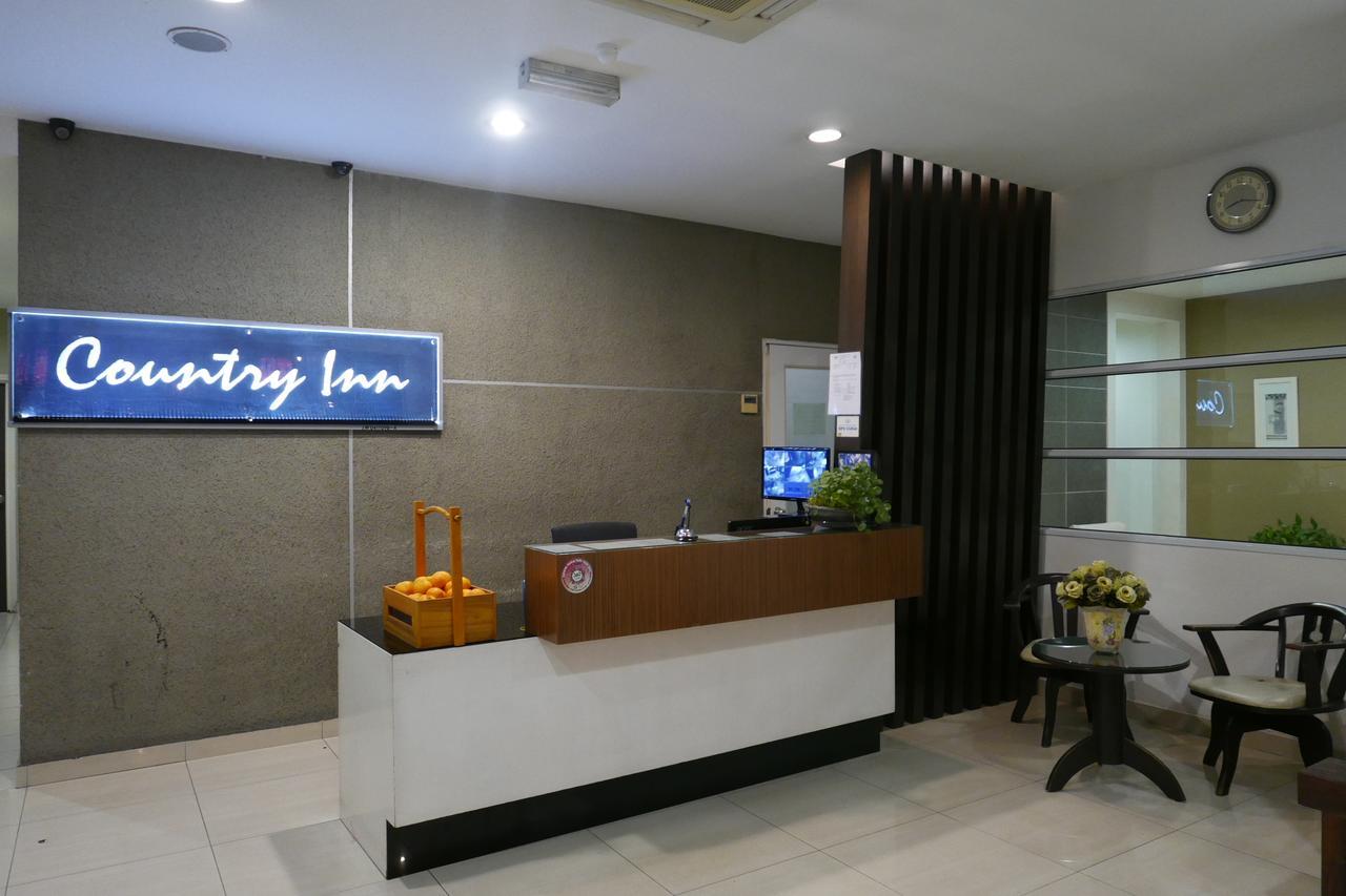 Country Inn Kulai Bagian luar foto
