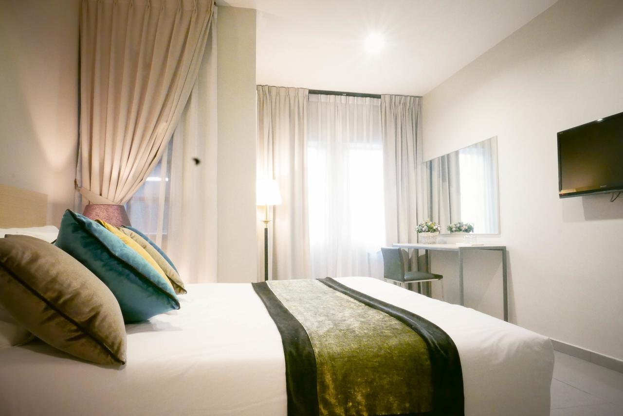 Country Inn Kulai Bagian luar foto