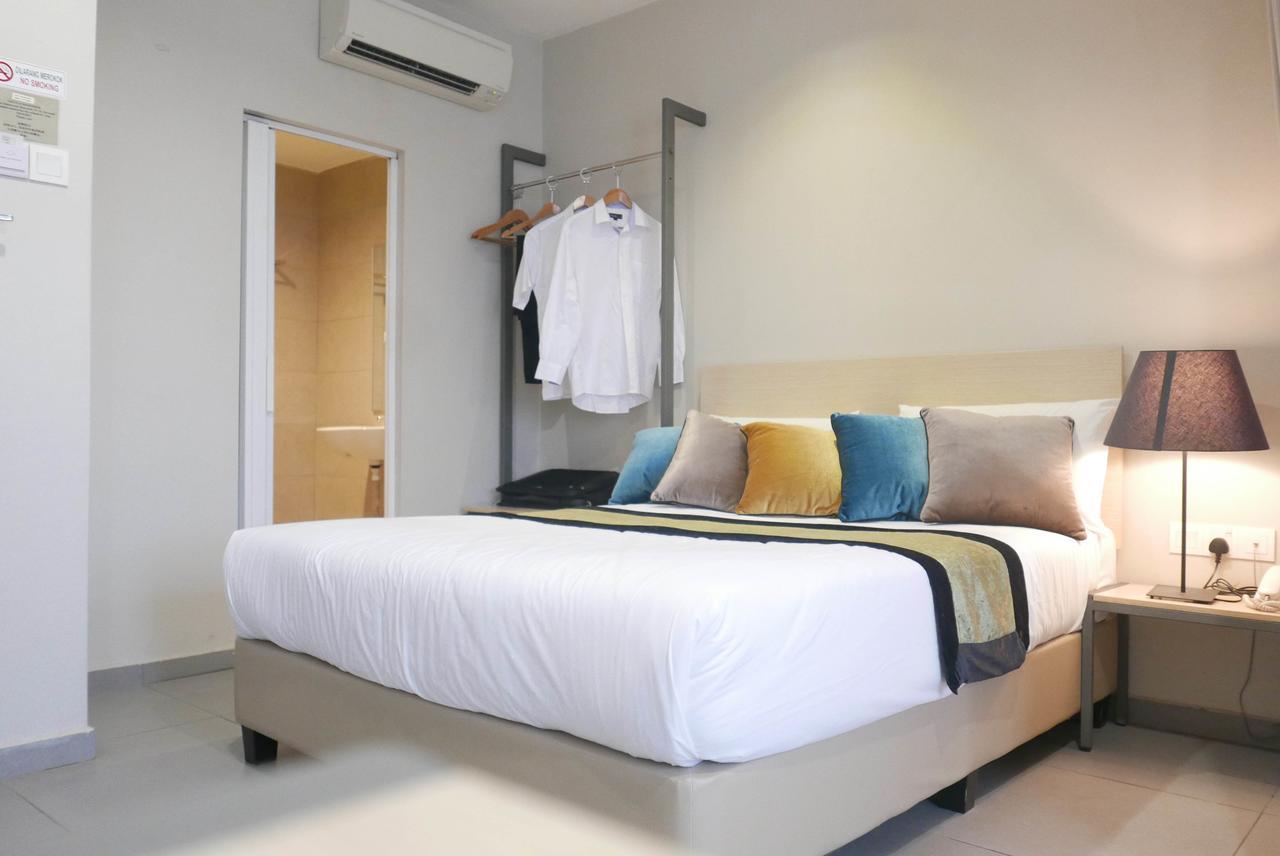Country Inn Kulai Bagian luar foto
