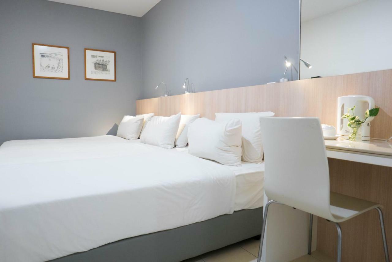 Country Inn Kulai Bagian luar foto