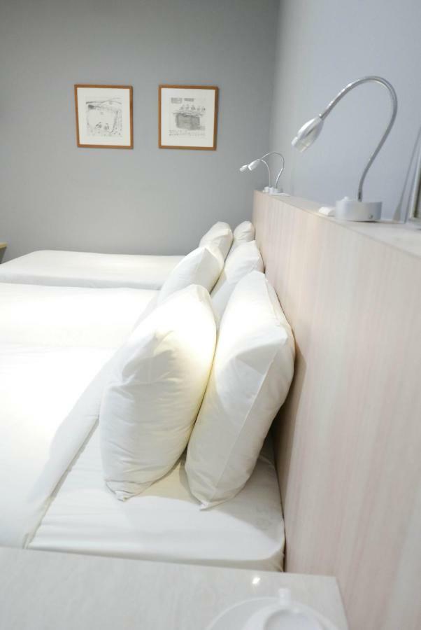 Country Inn Kulai Bagian luar foto