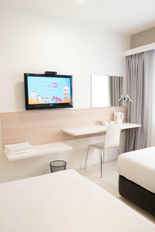 Country Inn Kulai Bagian luar foto