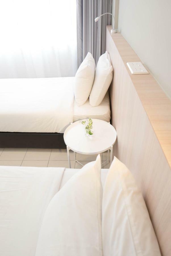 Country Inn Kulai Bagian luar foto