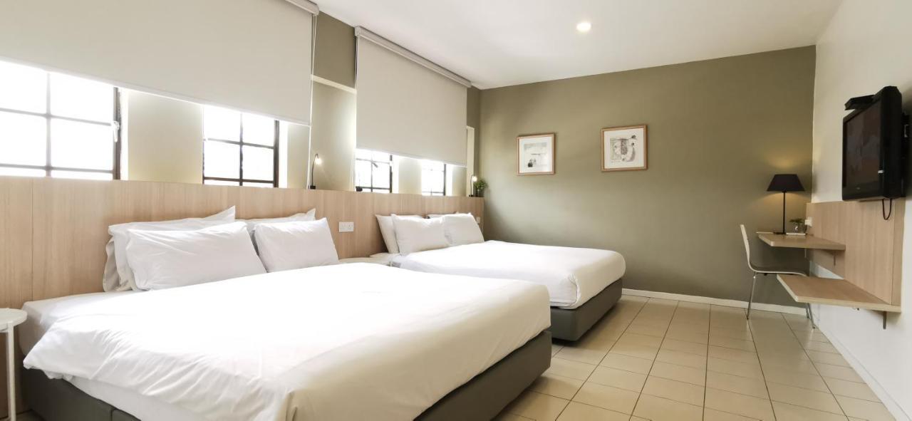 Country Inn Kulai Bagian luar foto